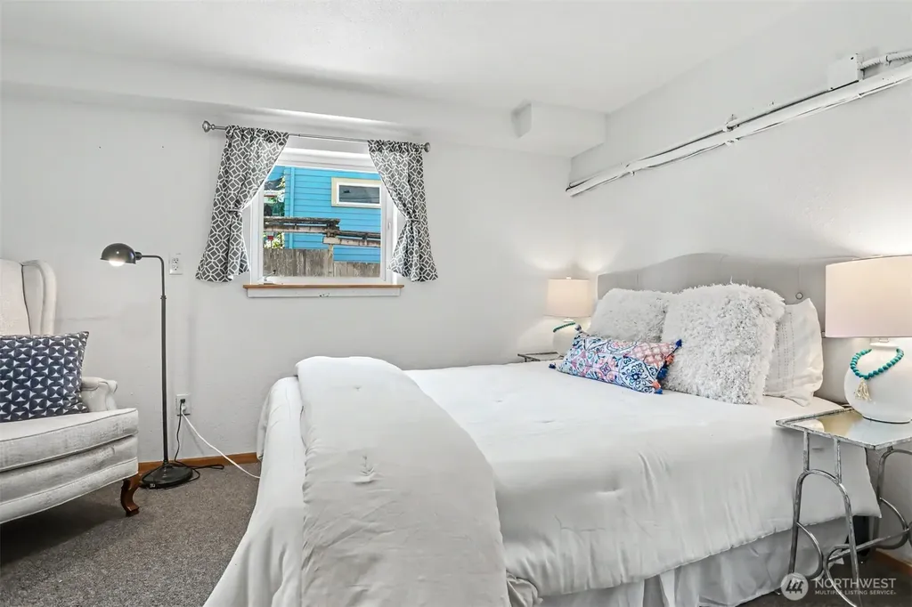 4317 Phinney Avenue N Seattle WA 98103