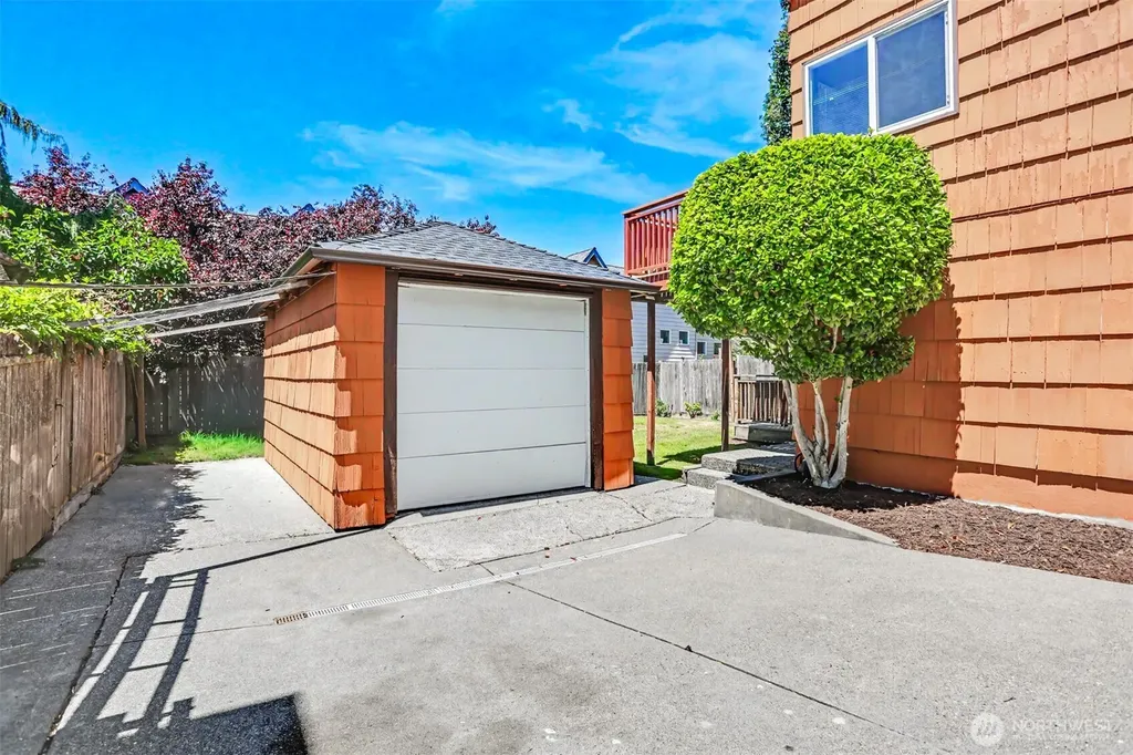 4317 Phinney Avenue N Seattle WA 98103