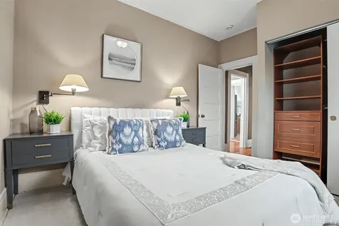 4317 Phinney Avenue N Seattle WA 98103