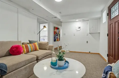 4317 Phinney Avenue N Seattle WA 98103