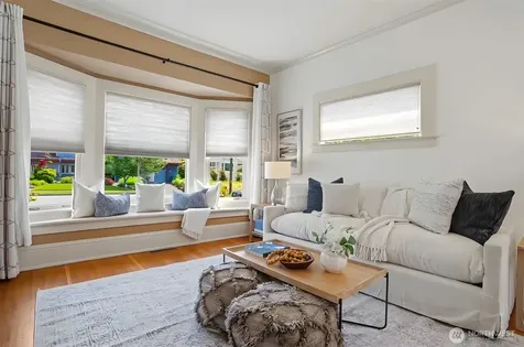 4317 Phinney Avenue N Seattle WA 98103