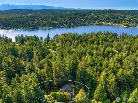 16761 NE Sanwick Place Bainbridge Island WA 98110