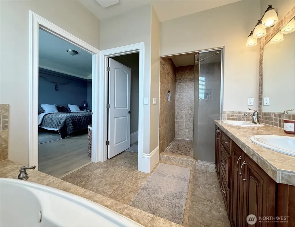 7019 NE Lake Vista Drive Moses Lake WA 98837