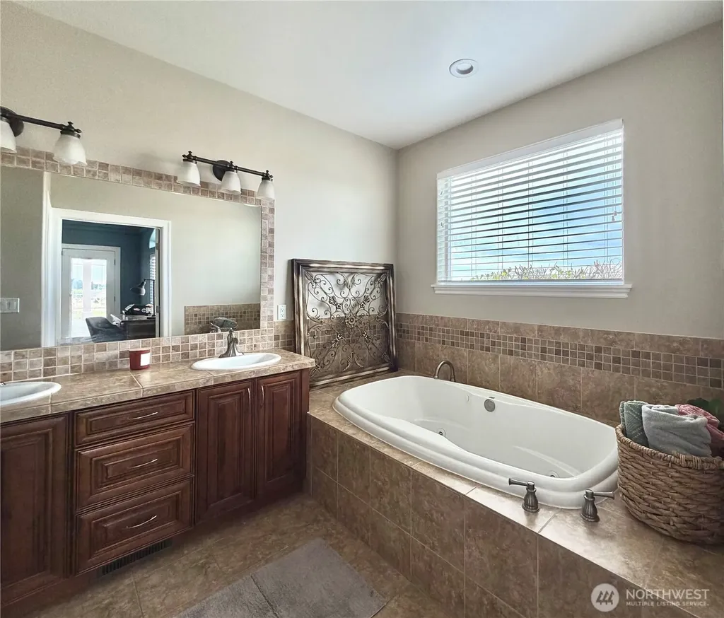 7019 NE Lake Vista Drive Moses Lake WA 98837