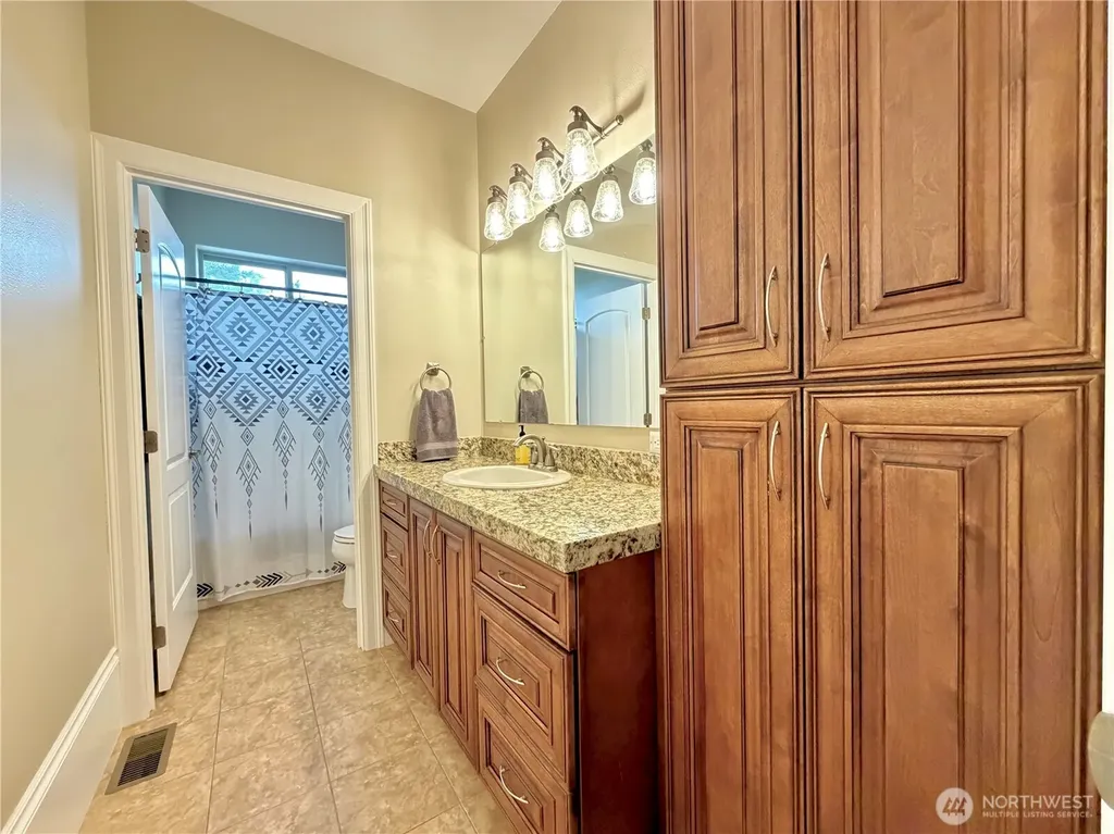 7019 NE Lake Vista Drive Moses Lake WA 98837