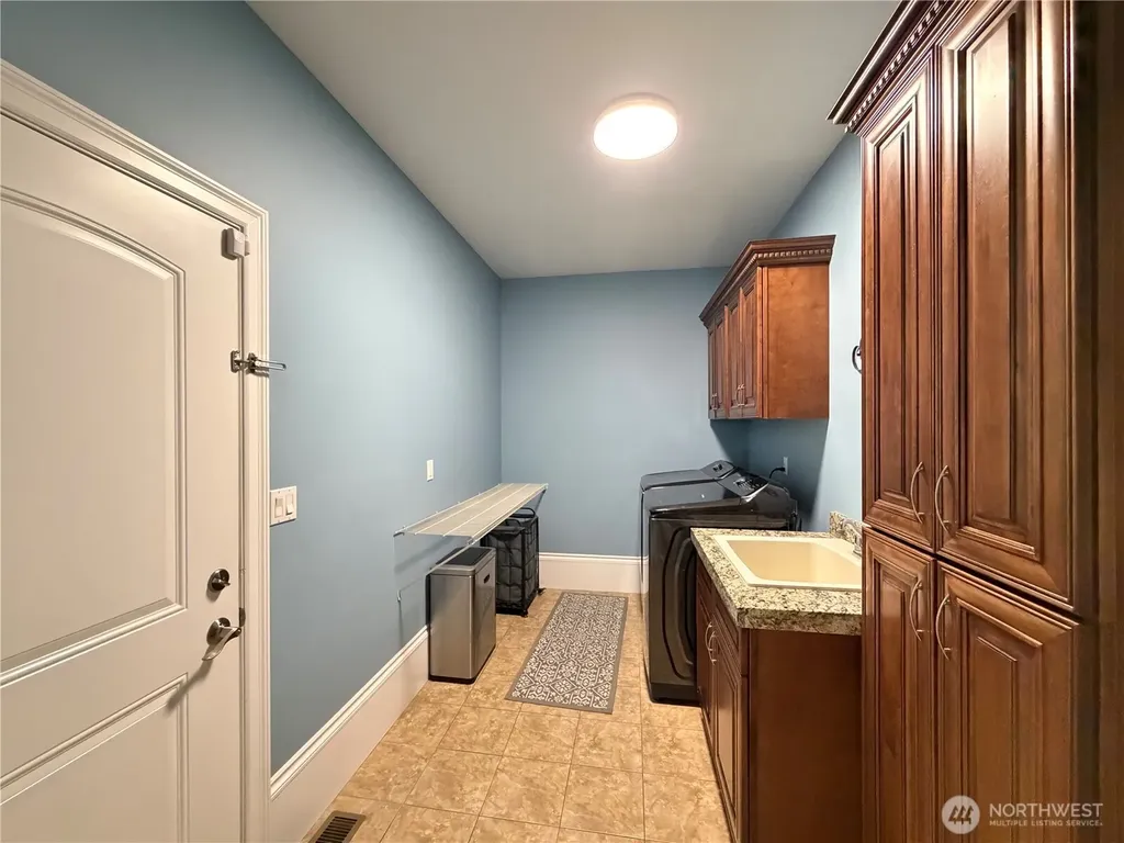7019 NE Lake Vista Drive Moses Lake WA 98837
