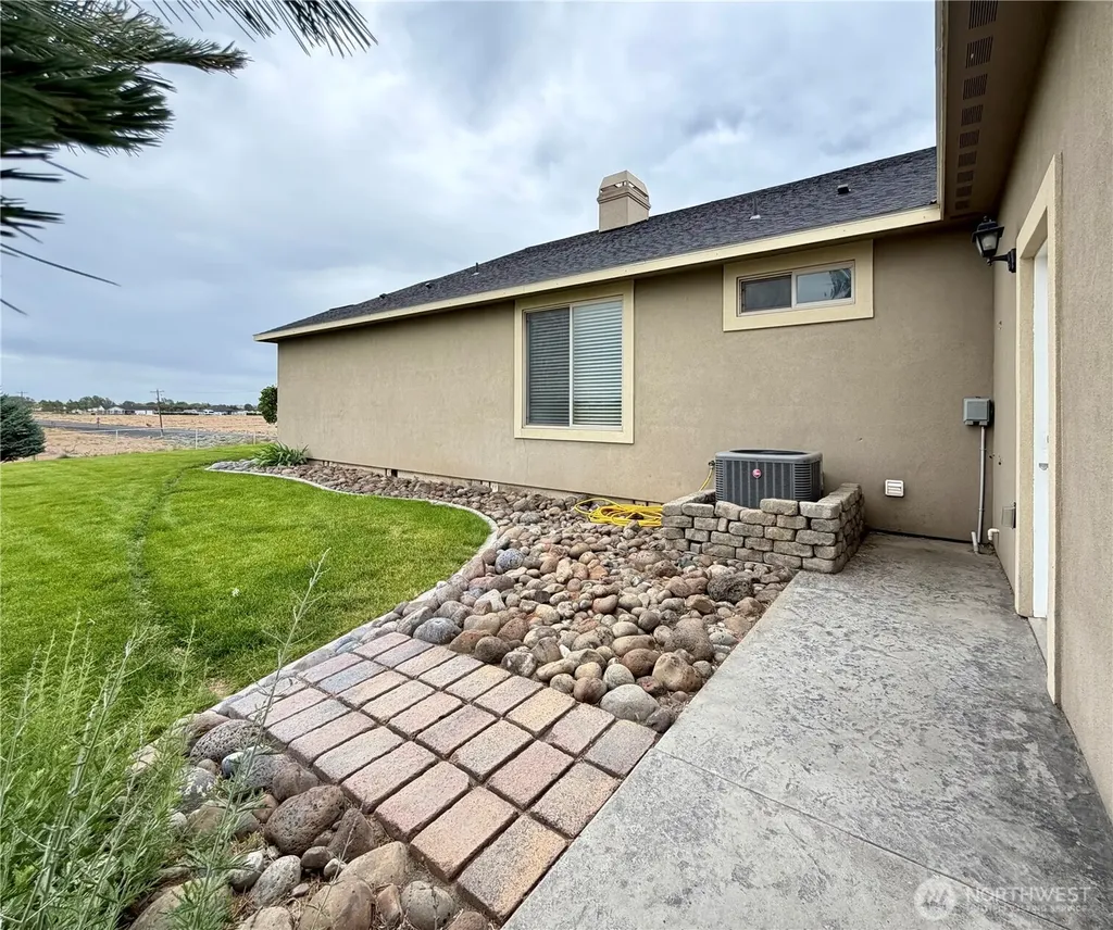 7019 NE Lake Vista Drive Moses Lake WA 98837