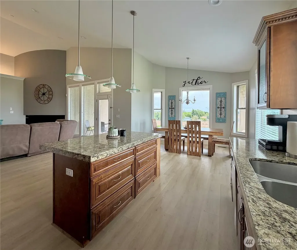 7019 NE Lake Vista Drive Moses Lake WA 98837