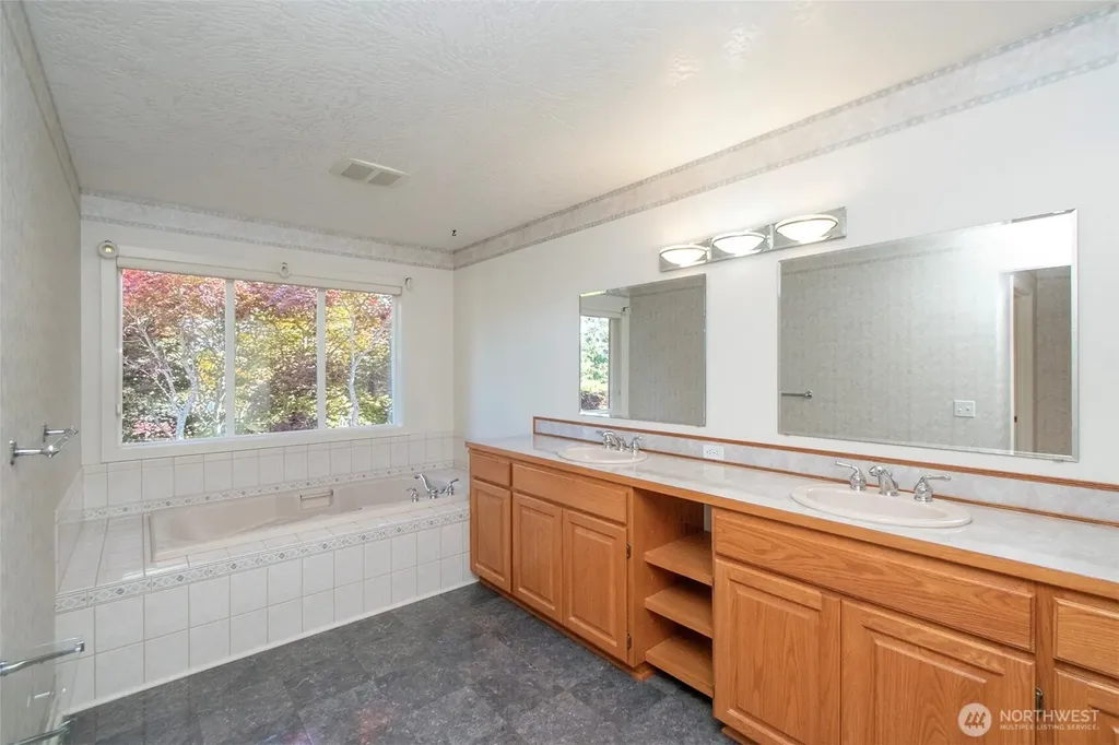 2015 W 7th Street Port Angeles WA 98363