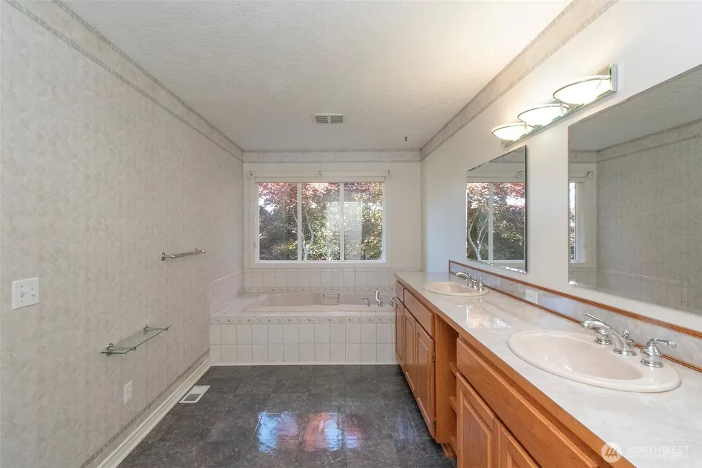 2015 W 7th Street Port Angeles WA 98363