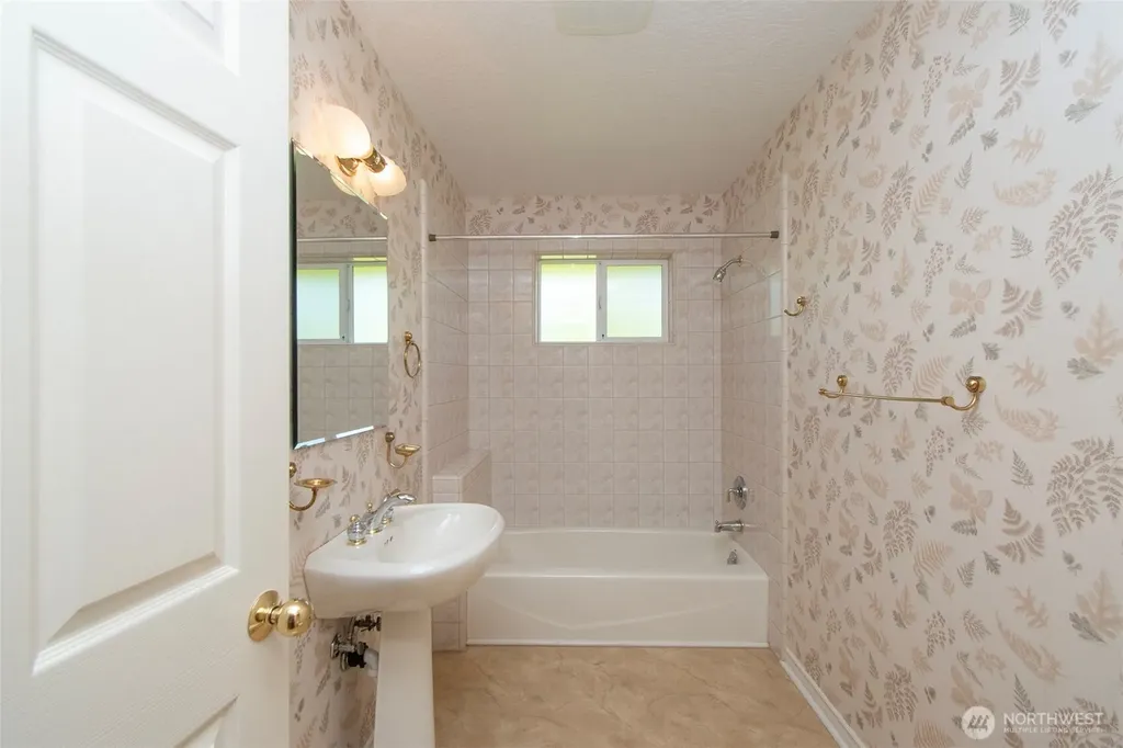 2015 W 7th Street Port Angeles WA 98363