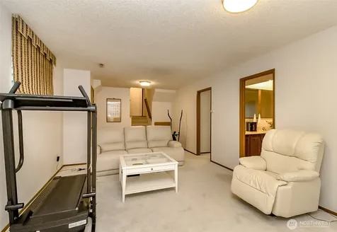 22121 4th Avenue SE Bothell WA 98021