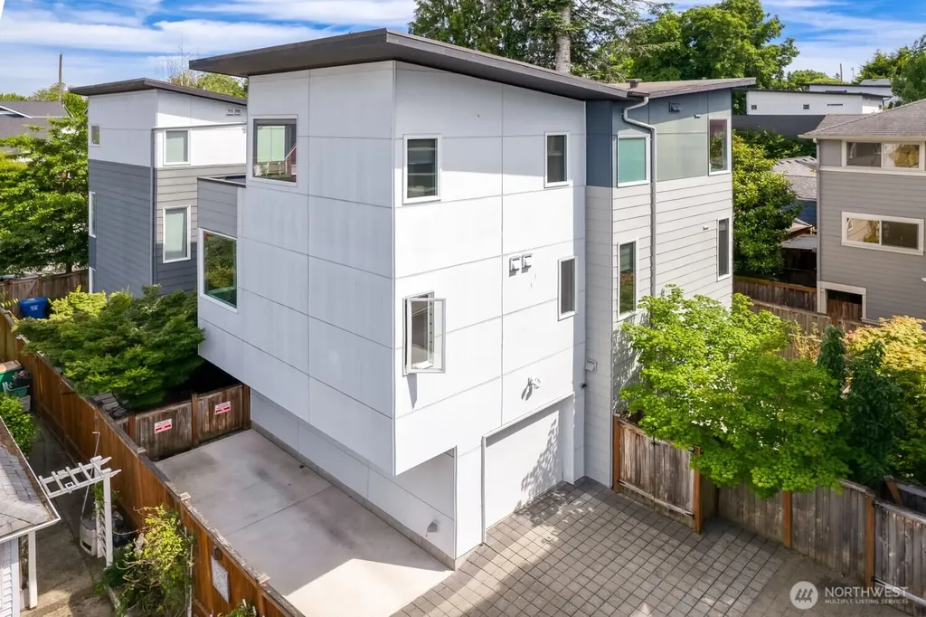 6533 34th Avenue SW Seattle WA 98126
