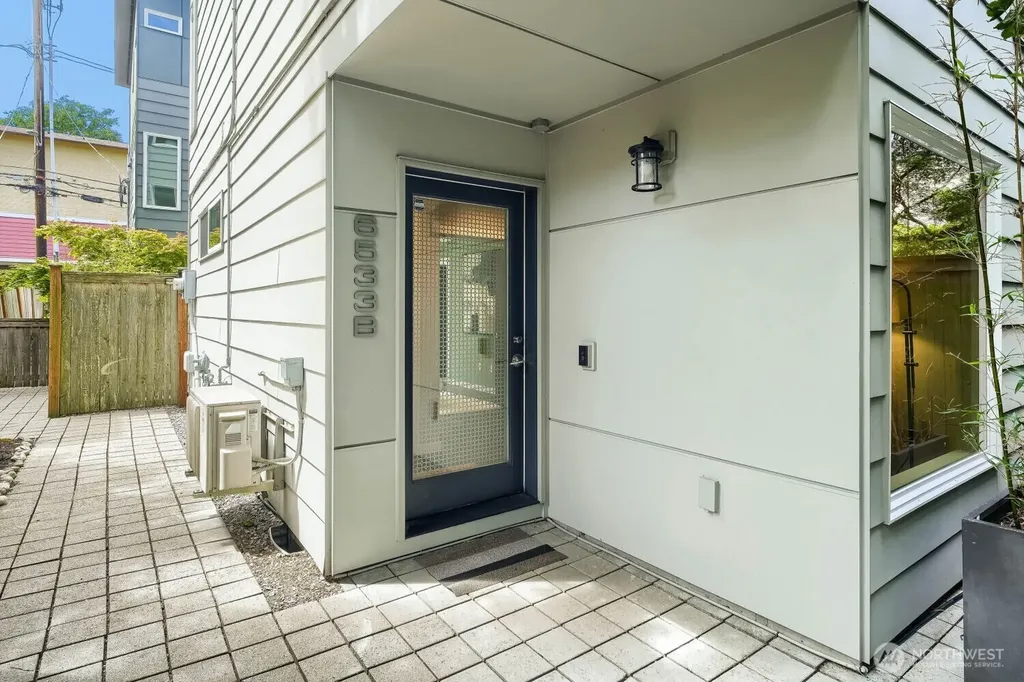 6533 34th Avenue SW Seattle WA 98126