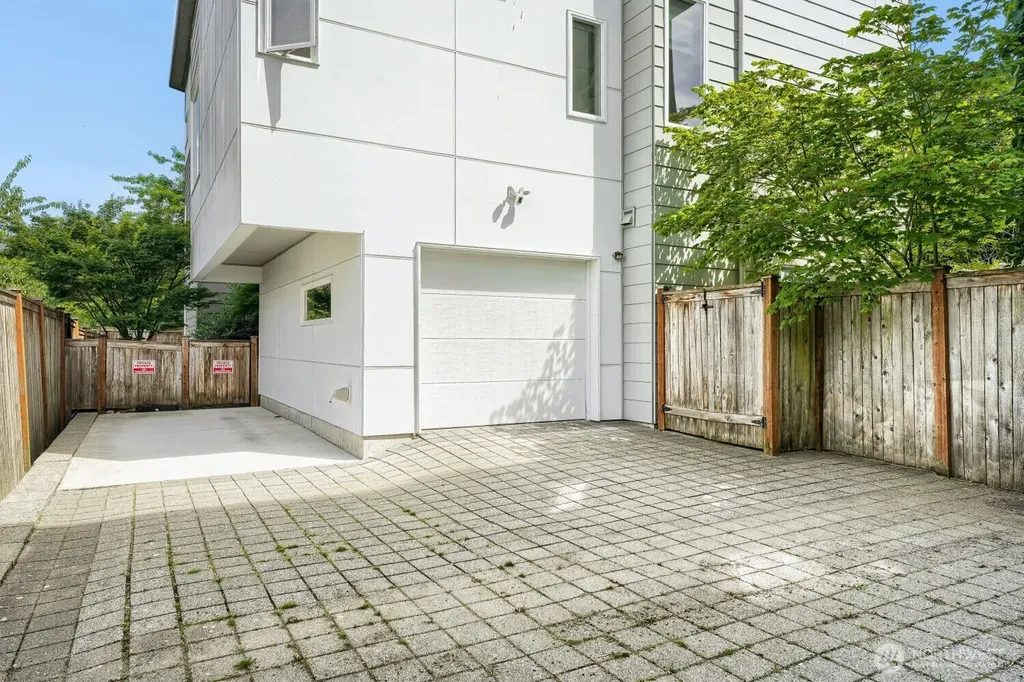 6533 34th Avenue SW Seattle WA 98126