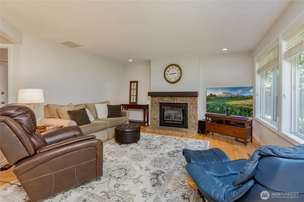 29938 200th Court SE Kent WA 98042