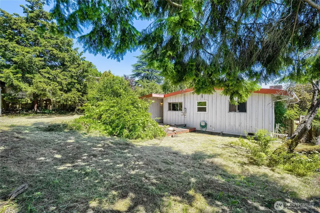 16615 10th Avenue SW Burien WA 98166