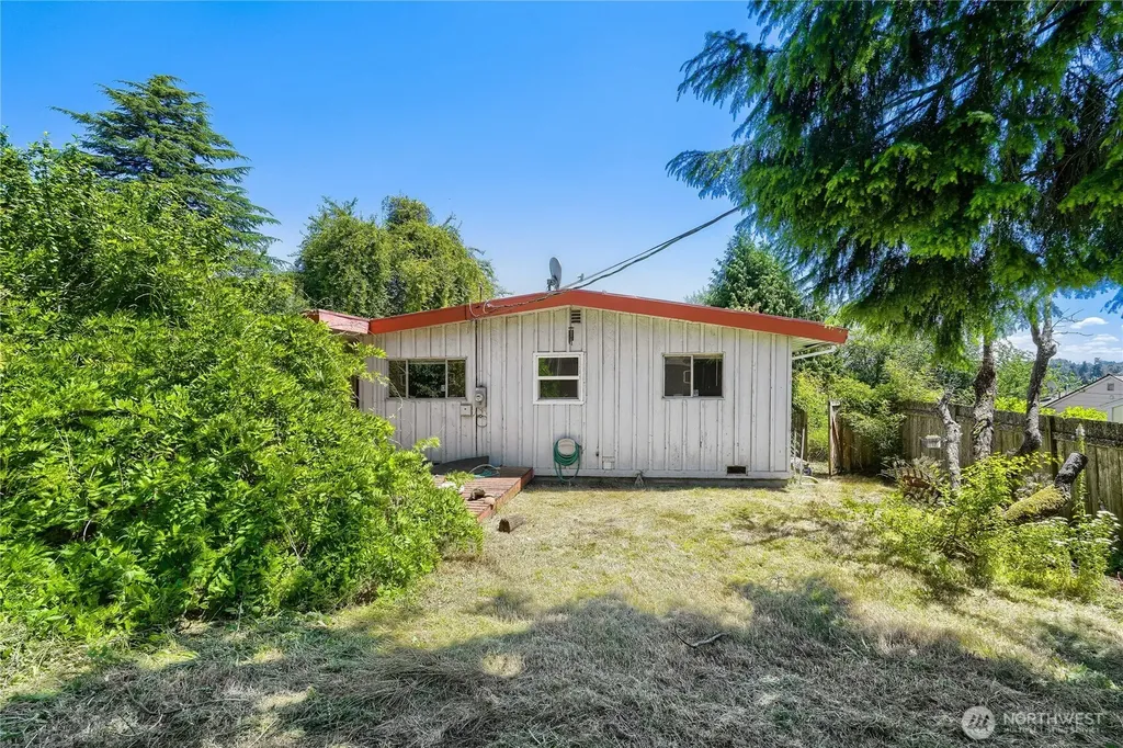 16615 10th Avenue SW Burien WA 98166