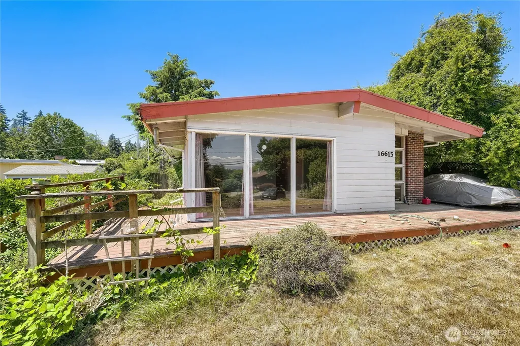 16615 10th Avenue SW Burien WA 98166