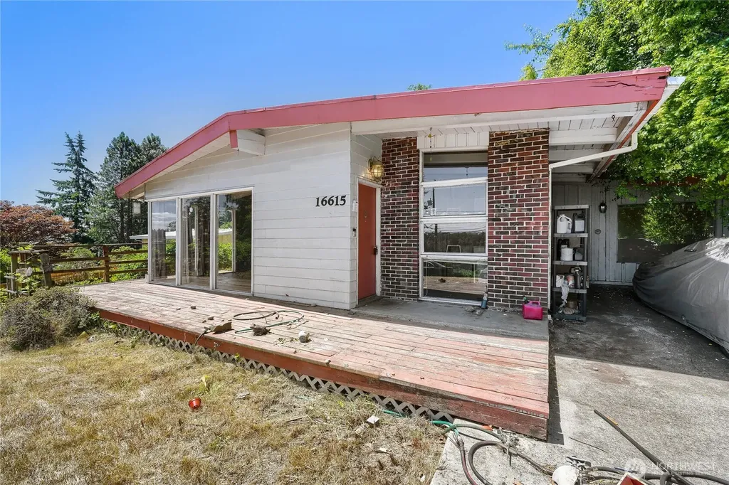 16615 10th Avenue SW Burien WA 98166