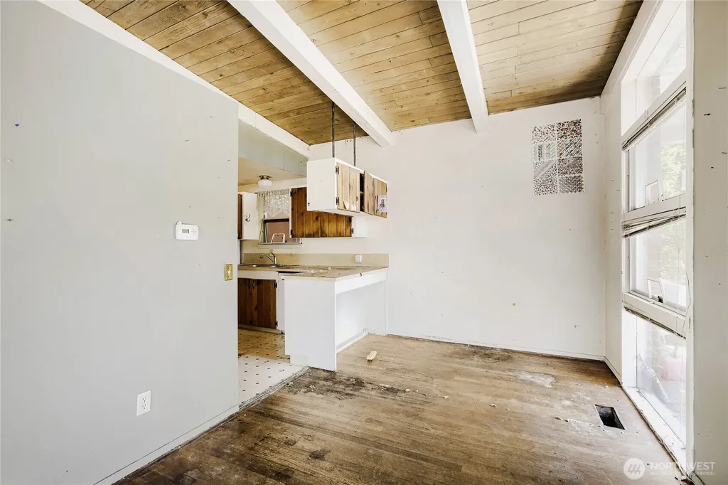 16615 10th Avenue SW Burien WA 98166