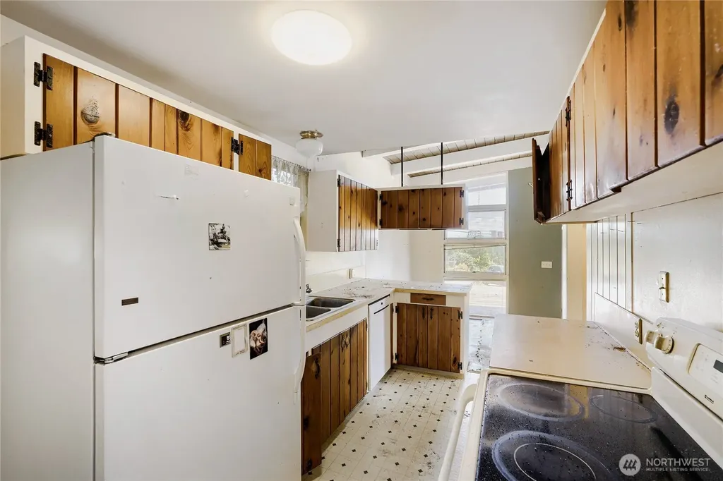 16615 10th Avenue SW Burien WA 98166