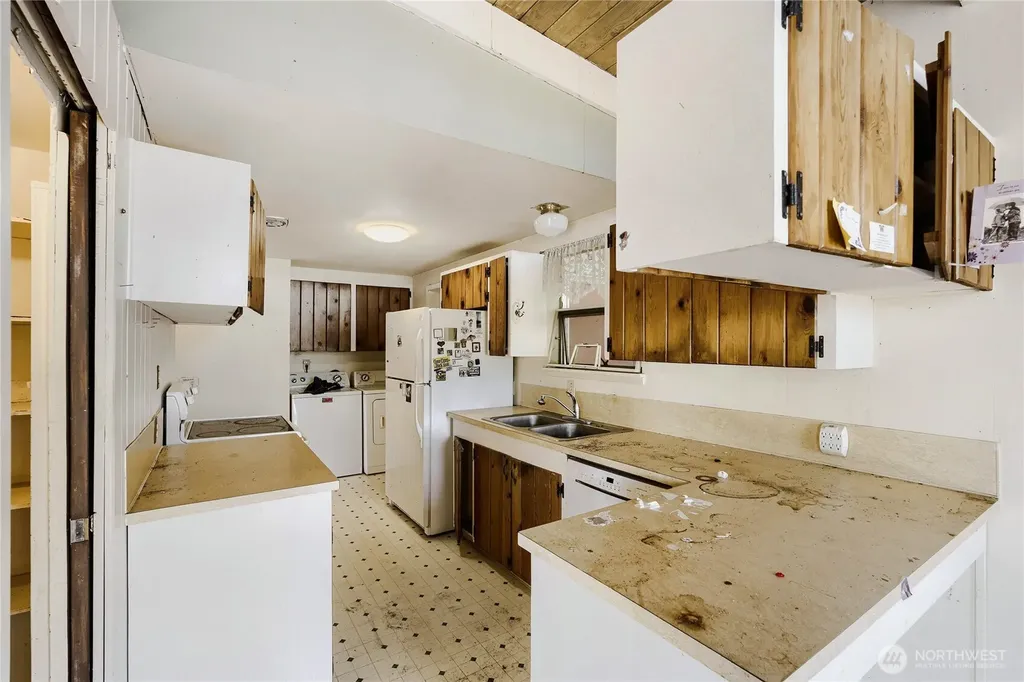 16615 10th Avenue SW Burien WA 98166