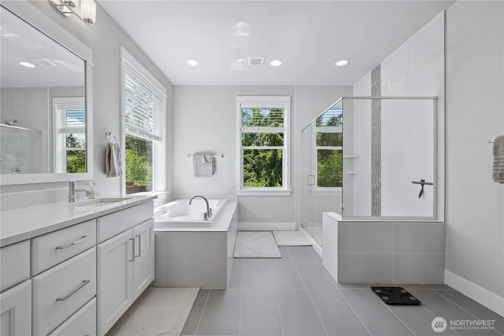 31333 43rd Place SW Federal Way WA 98023