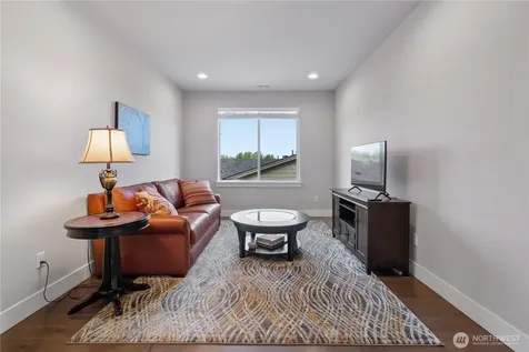 31333 43rd Place SW Federal Way WA 98023
