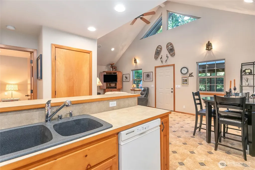 6978 Rainier Way Deming WA 98244