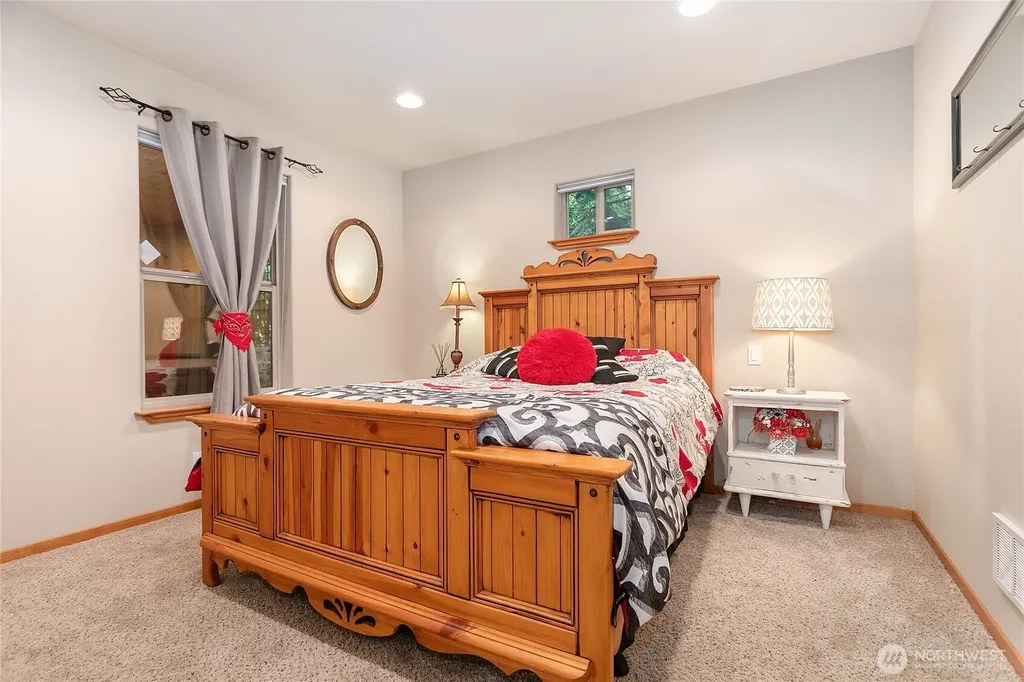 6978 Rainier Way Deming WA 98244