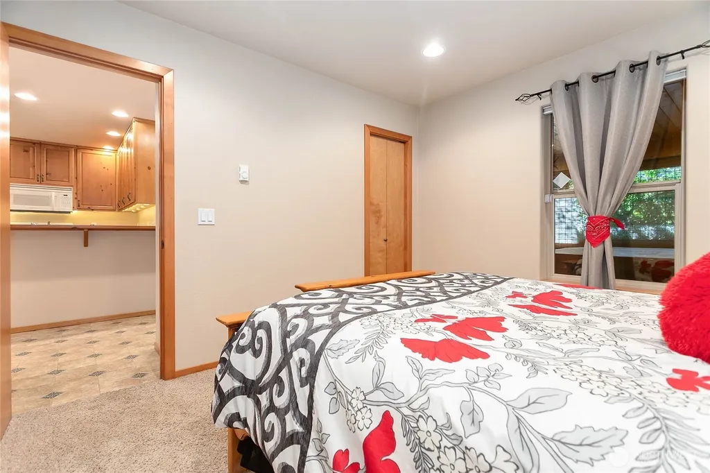 6978 Rainier Way Deming WA 98244