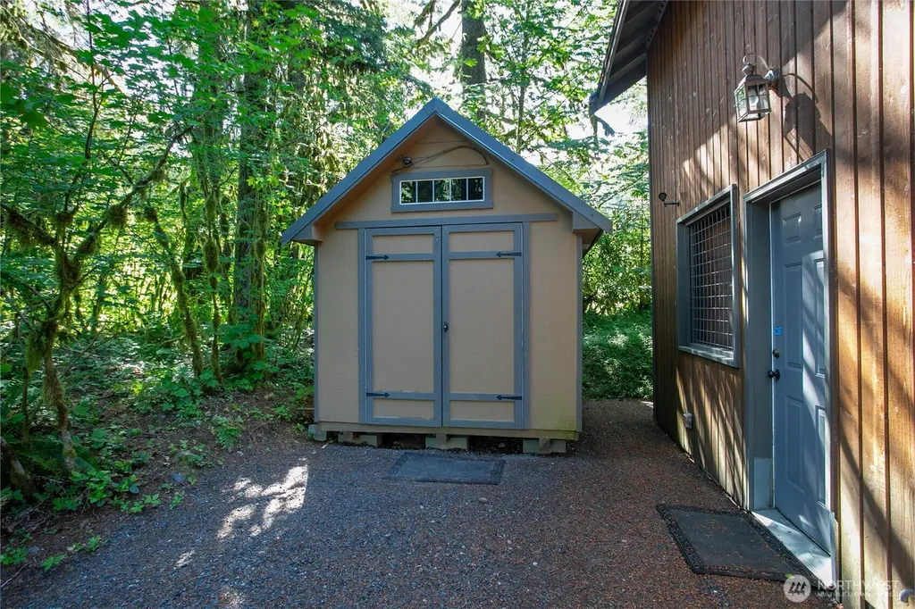 6978 Rainier Way Deming WA 98244