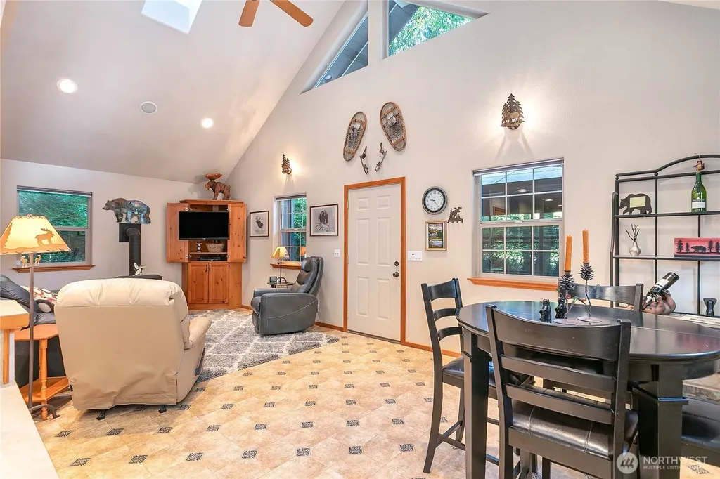 6978 Rainier Way Deming WA 98244