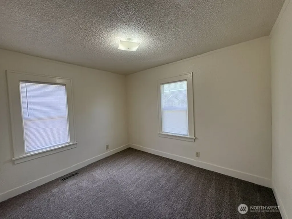 3009 Fir Longview WA 98632