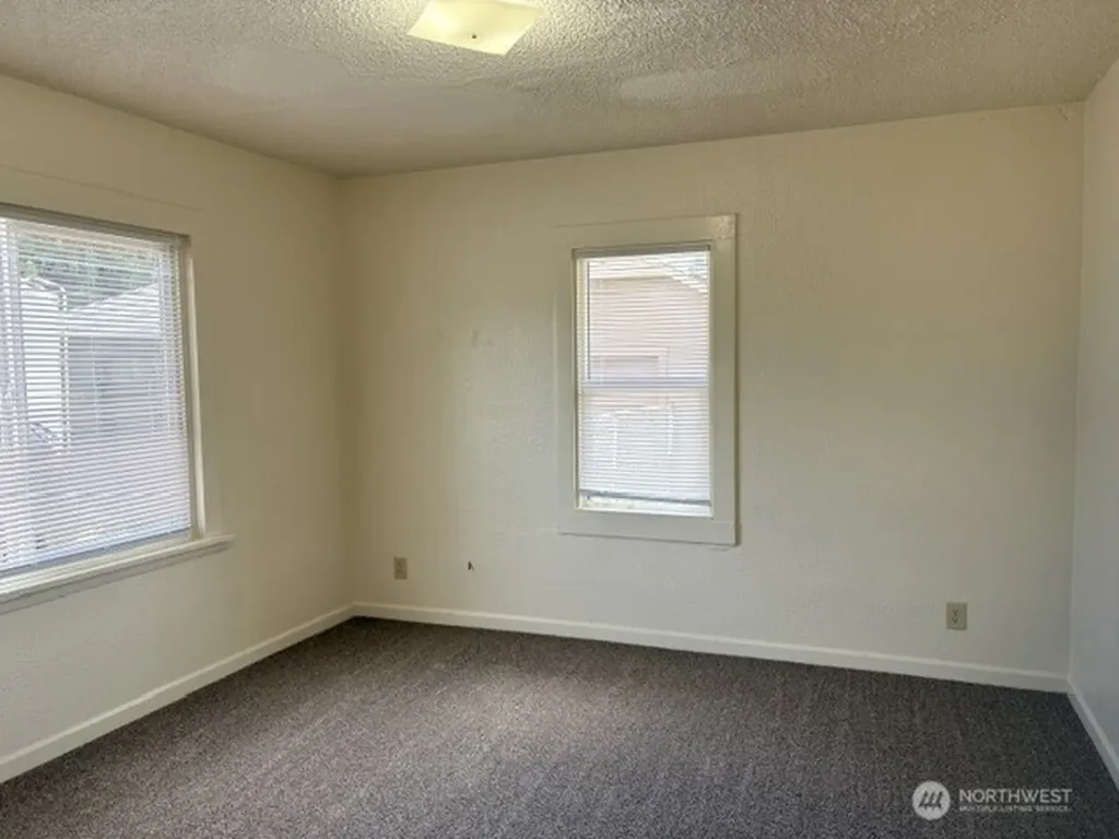 3009 Fir Longview WA 98632
