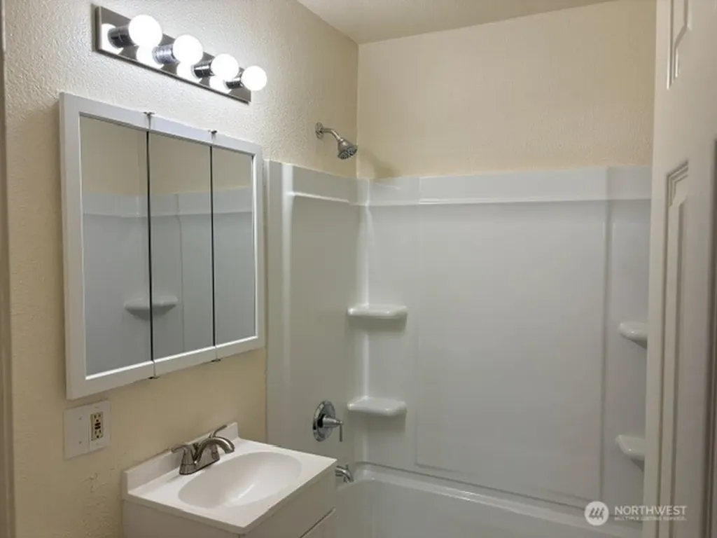 3009 Fir Longview WA 98632