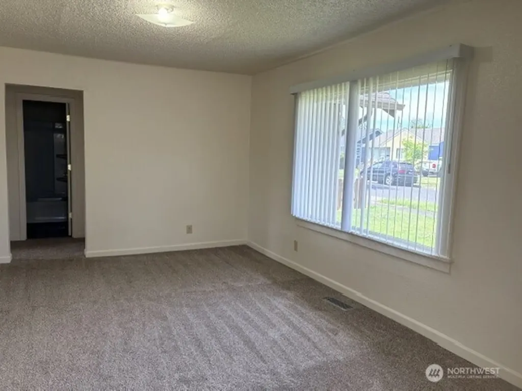 3009 Fir Longview WA 98632
