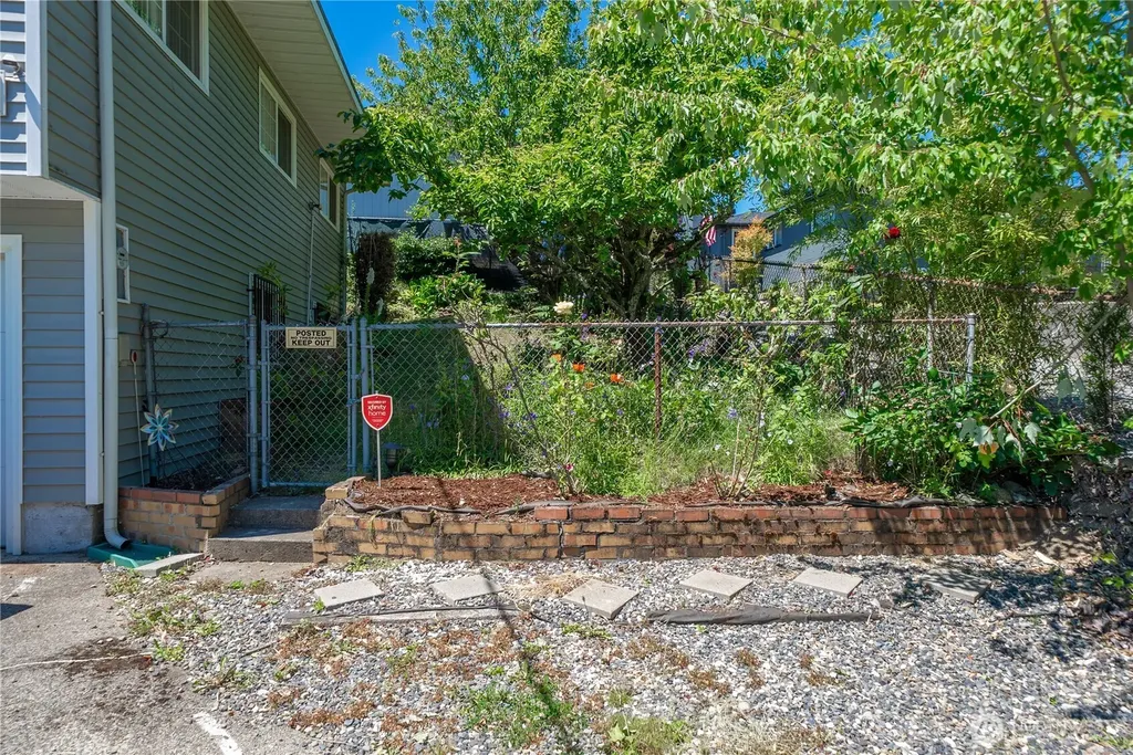 12017 64th Avenue S Seattle WA 98178