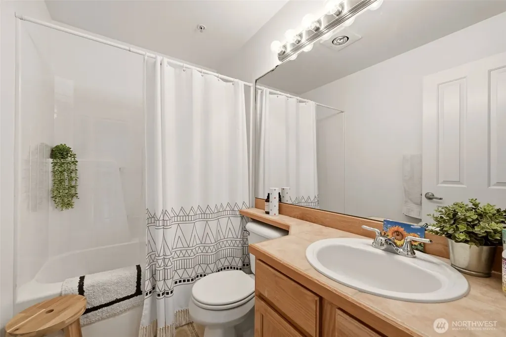 5710 198th Street SW Lynnwood WA 98036