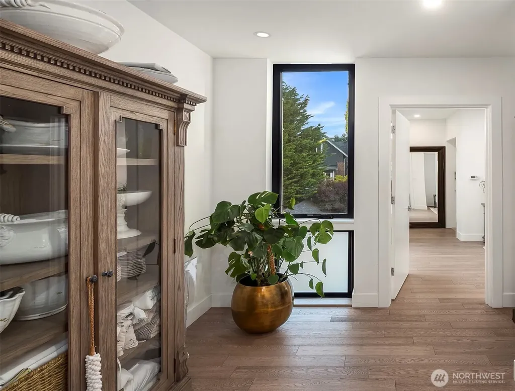210 W Comstock Street Seattle WA 98119