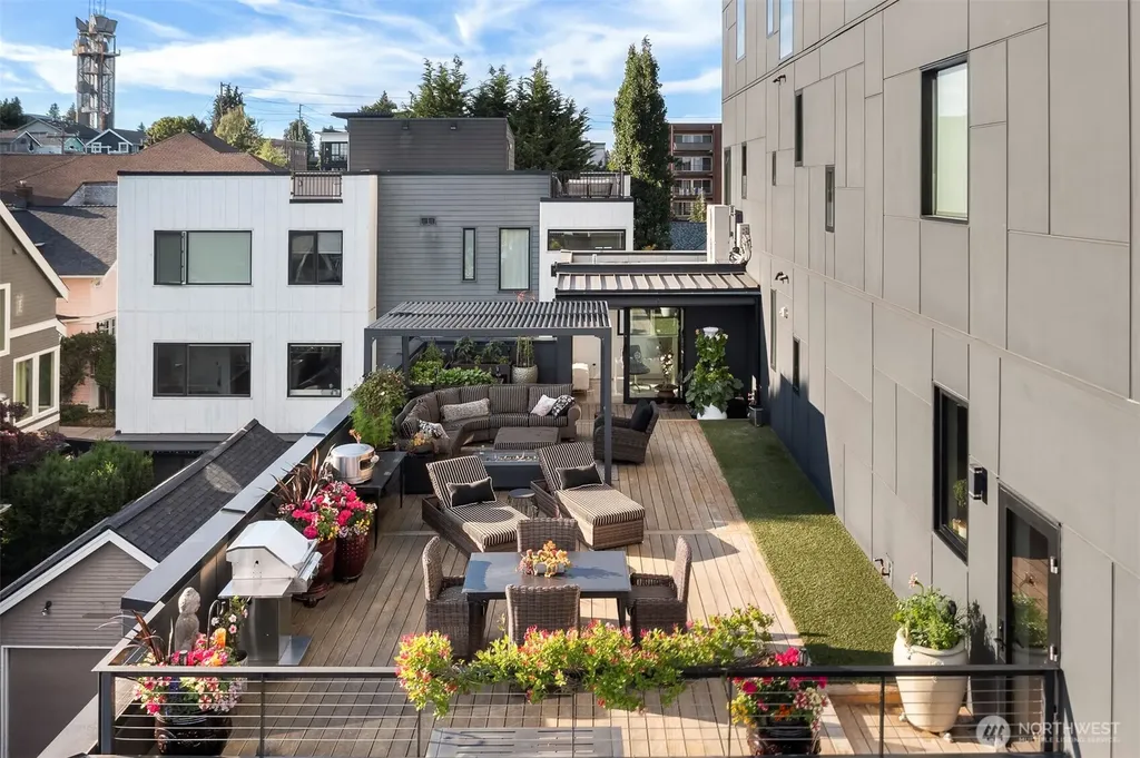 210 W Comstock Street Seattle WA 98119