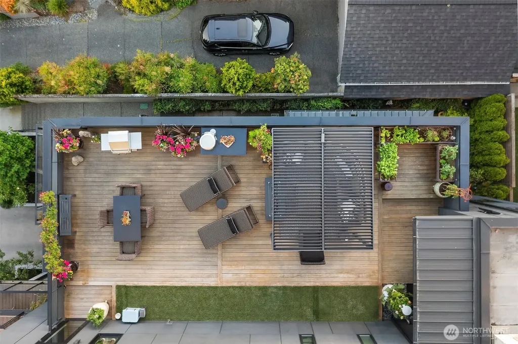 210 W Comstock Street Seattle WA 98119