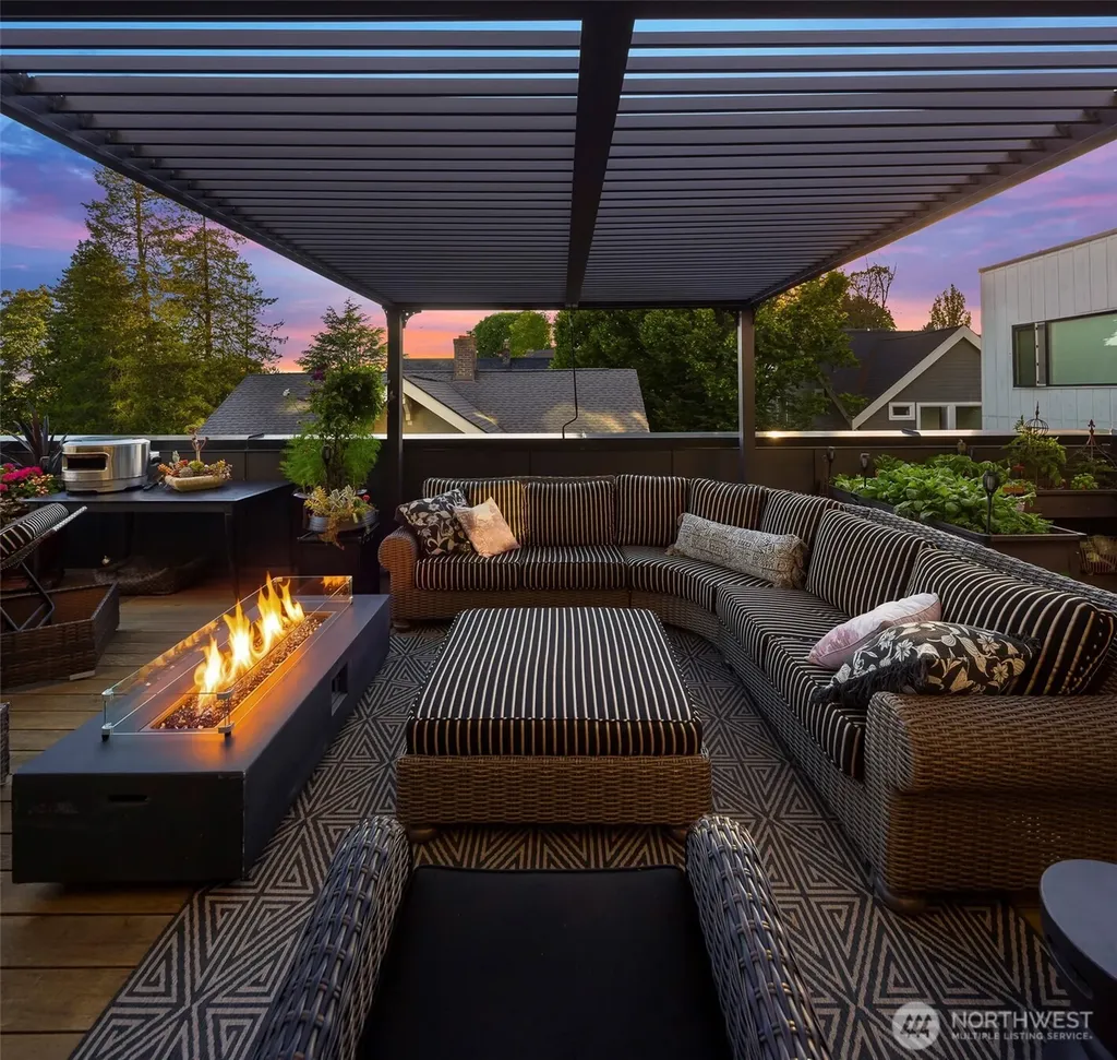 210 W Comstock Street Seattle WA 98119
