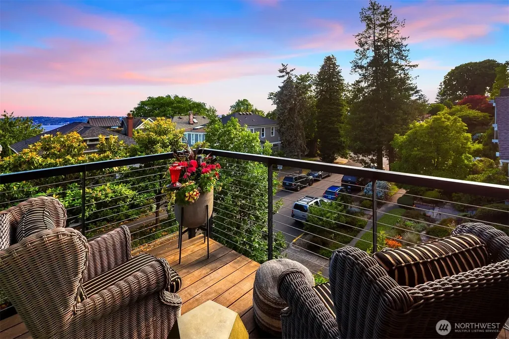 210 W Comstock Street Seattle WA 98119