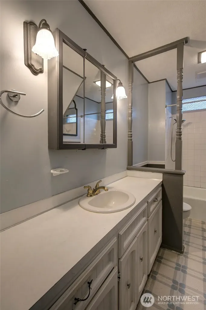 446 Eklund Avenue Hoquiam WA 98550