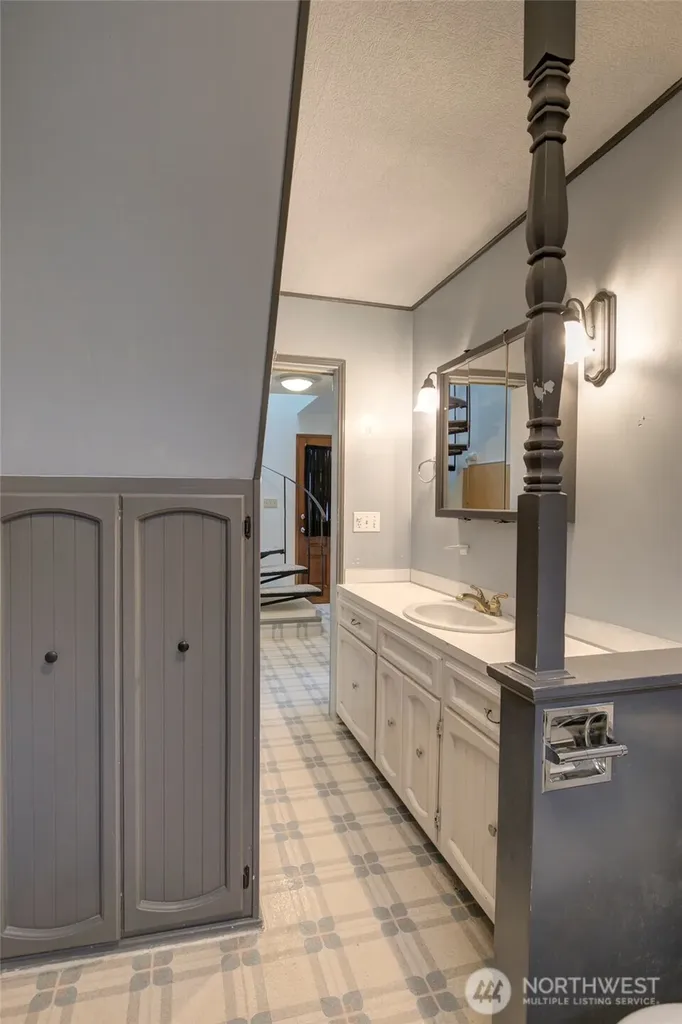 446 Eklund Avenue Hoquiam WA 98550