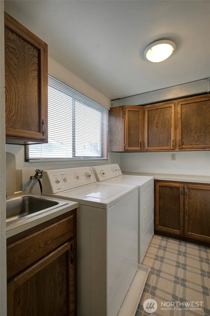 446 Eklund Avenue Hoquiam WA 98550