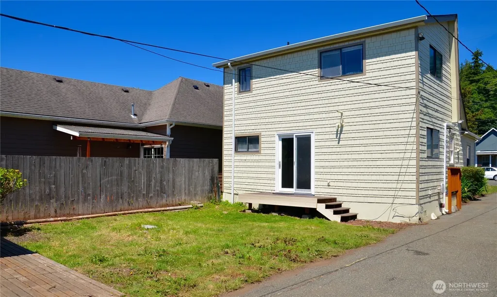 446 Eklund Avenue Hoquiam WA 98550