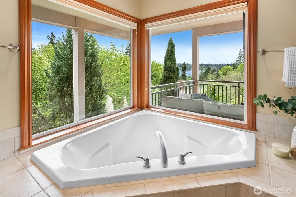 6317 NE 138th Place Kirkland WA 98034